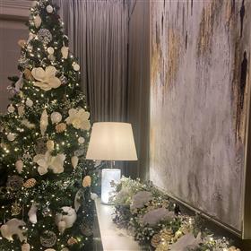 fwthumbChristmas tree garland winter wonderland Knightsbridge Lilys Flowers.jpg